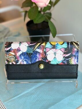 Butterfly Print Black Trifold Wallet - Women's Designer Clutch Wallet